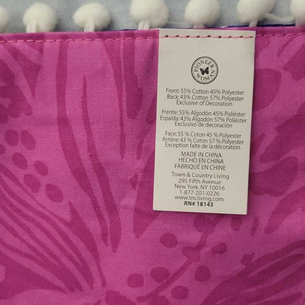 NWT-The Pioneer Woman Floral Design Placemats Set of 2 Reversible/Celia Pom Pom - Picture 4 of 4